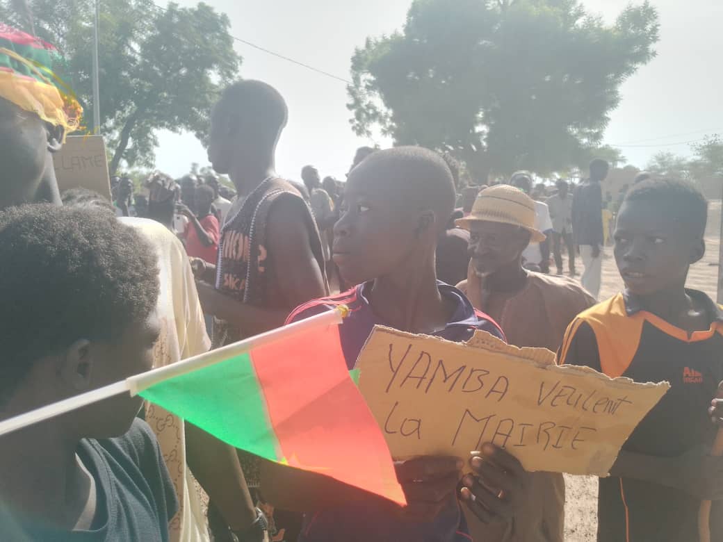 Les pancartes brandies par les manifestants portaient des slogans forts